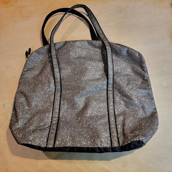 Super Cute Victoria's Secret Gold Weekender Bag - Picture 4 of 9